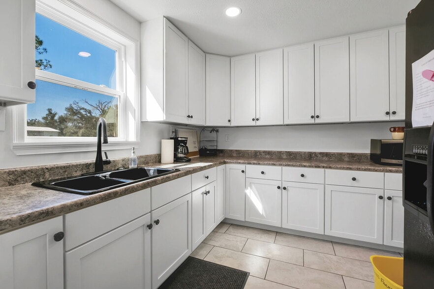 More Photos Of 4004 Golf Course Rd, Perry Lodge Meeting Hall For Sale