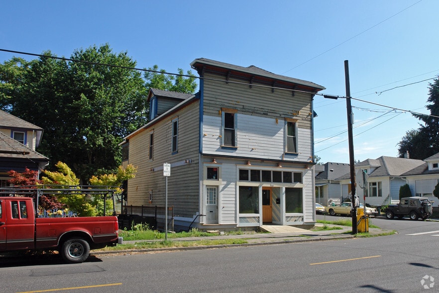 More Photos Of 3039 SE Stark St, Portland Storefront Retail Residential For Sale