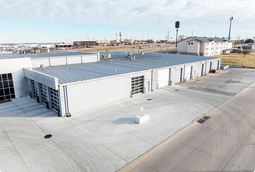 More Photos Of 9203 S 145th St, Omaha Auto Dealership For Lease