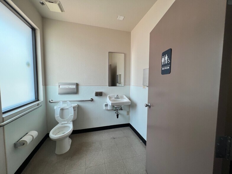 More Photos Of 12409 W Indian School Rd, Avondale Office For Sale