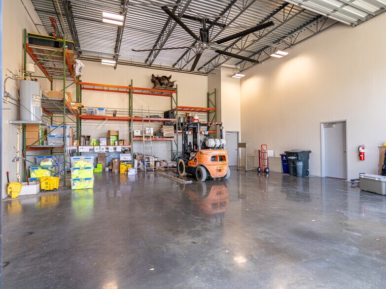 More Photos Of 659 Hickman Cir, Sanford Warehouse For Sale