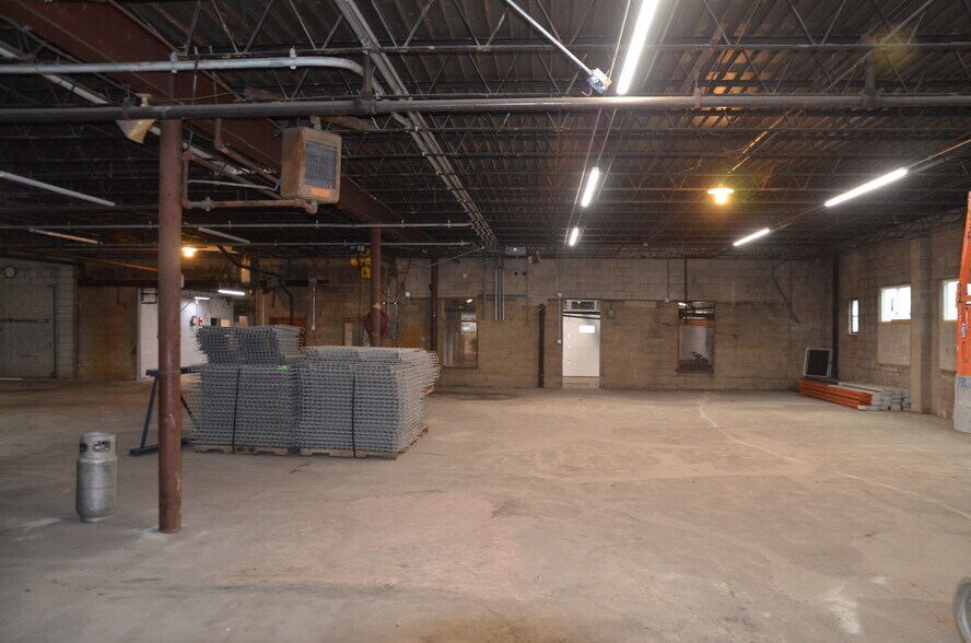 More Photos Of 726 S Broadway, Aurora Warehouse For Sale