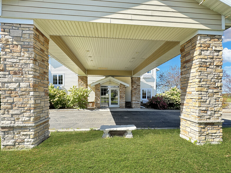 More Photos Of 1515 Planeview Dr, Oshkosh Hotel For Sale