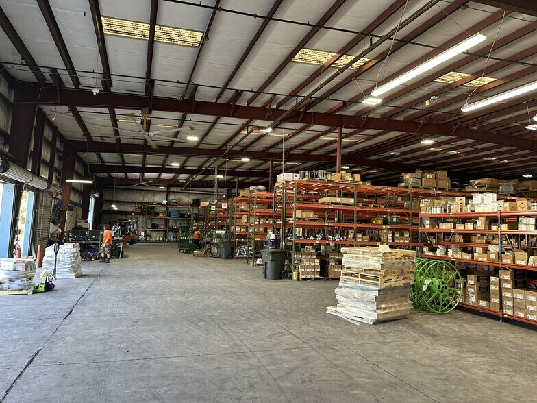 More Photos Of 6780 White Dr, Riviera Beach Warehouse For Lease