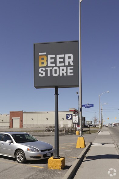 More Photos Of 1860 Bank St, Ottawa Freestanding For Sale