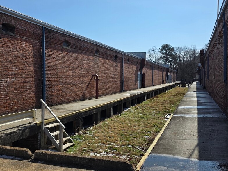 More Photos Of 827 Douglas Ave, Portsmouth Warehouse For Sale