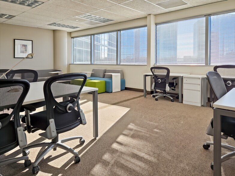 More Photos Of 1415 W 22nd St, Oak Brook Coworking Space