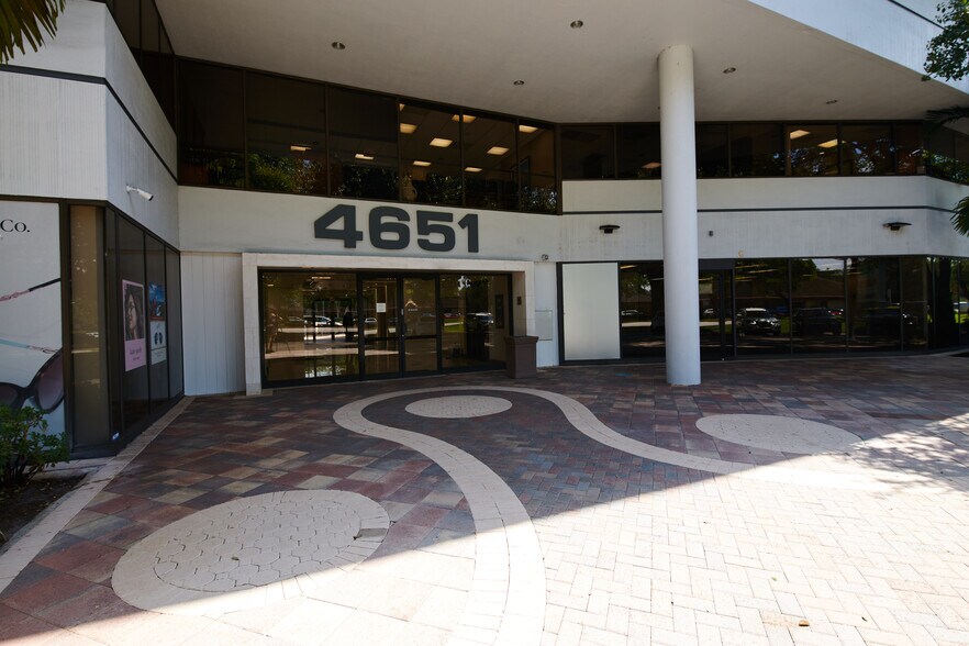 More Photos Of 4651 Sheridan St, Hollywood Medical For Sale