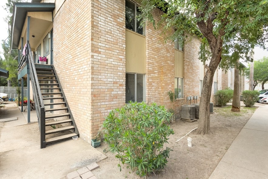 More Photos Of 630 W Taft Ave, Harlingen Apartments For Sale
