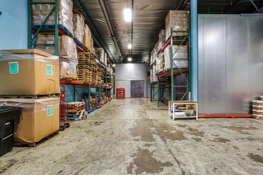 More Photos Of 645 W Broadway, Glendale Distribution For Lease