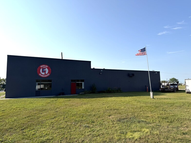 More Photos Of 1406-1414 E Pine St, Midland Warehouse For Lease