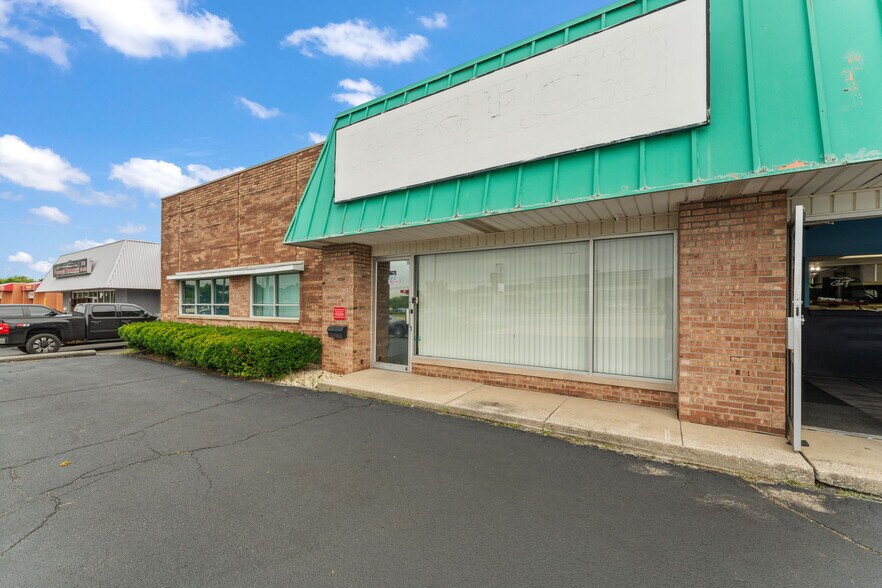 More Photos Of 6675 Broadway, Merrillville Auto Repair For Lease