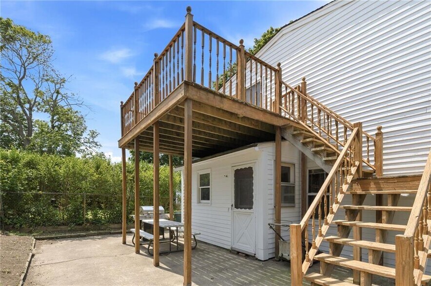 More Photos Of 400 Thames St, Bristol Multifamily For Sale