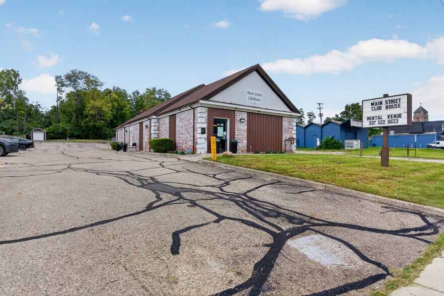 More Photos Of 5425 N Main St, Dayton Freestanding For Sale