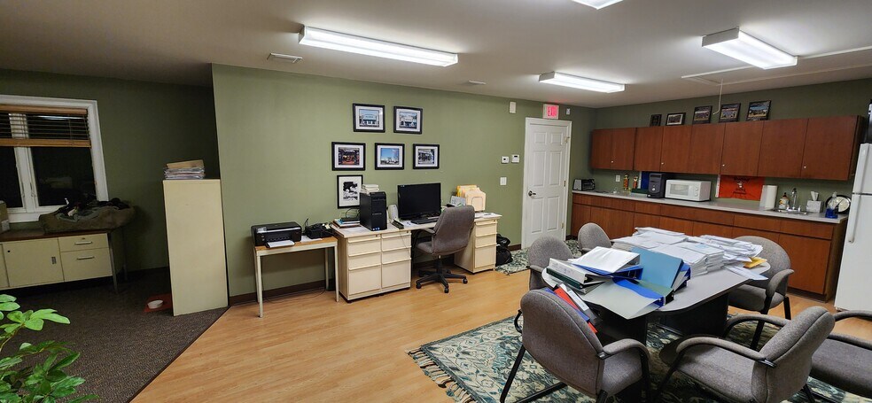 More Photos Of 24 Straitsville Rd, Prospect Showroom For Sale