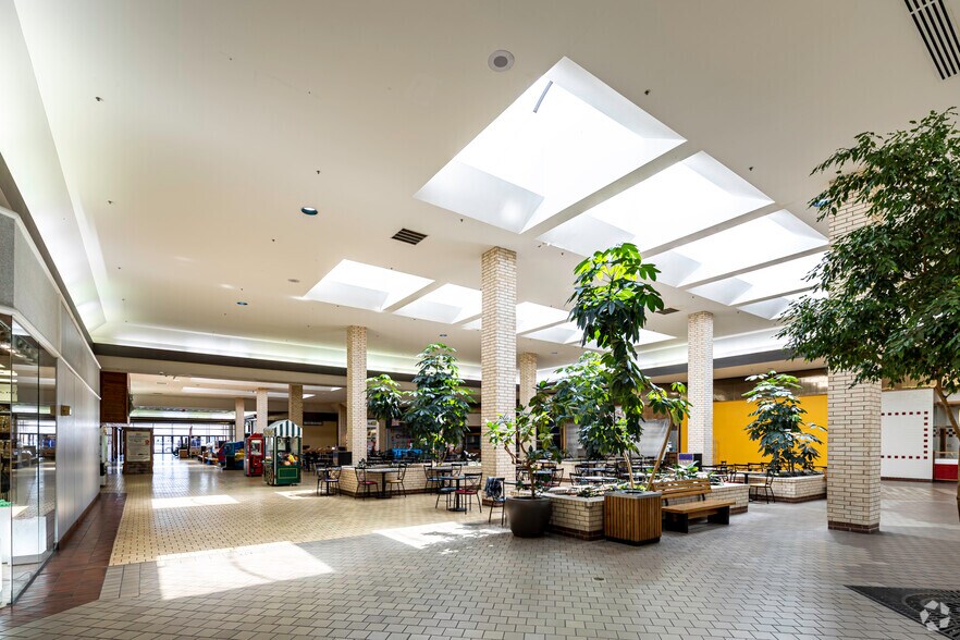 More Photos Of 2259 S 9th St, Salina Unknown For Lease