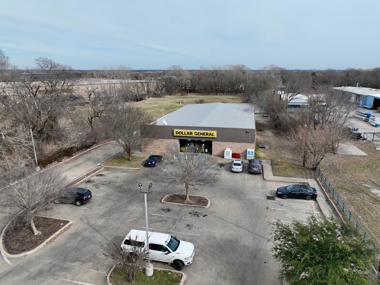 More Photos Of 902 N McDonald St, McKinney Industrial For Lease