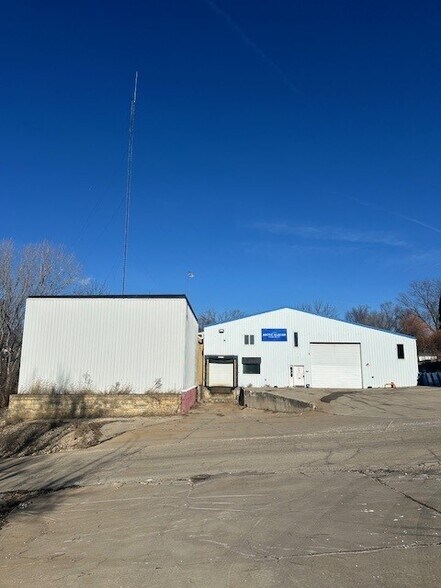 Primary Photo Of 19 Nightengale Ln, Dubuque Warehouse For Lease