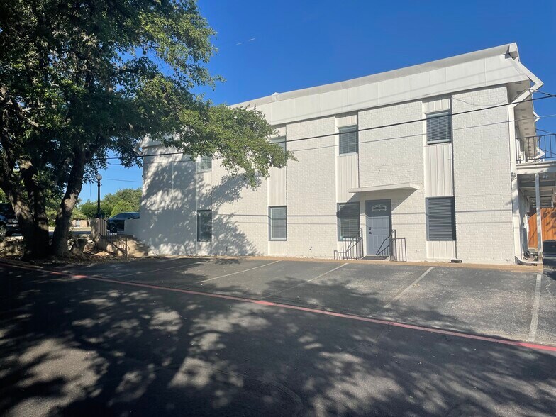 More Photos Of 1202 Lakeway Dr, Lakeway Office For Lease
