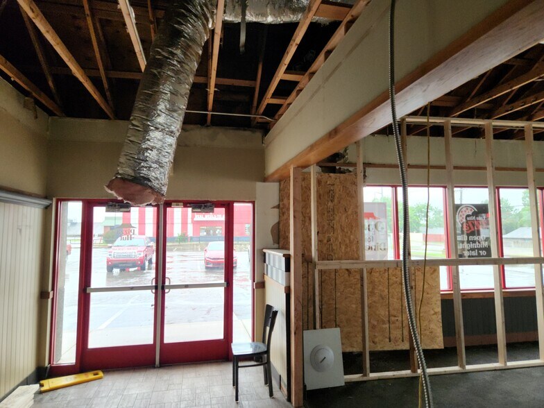 More Photos Of 11122 E 21st St, Tulsa Restaurant For Sale