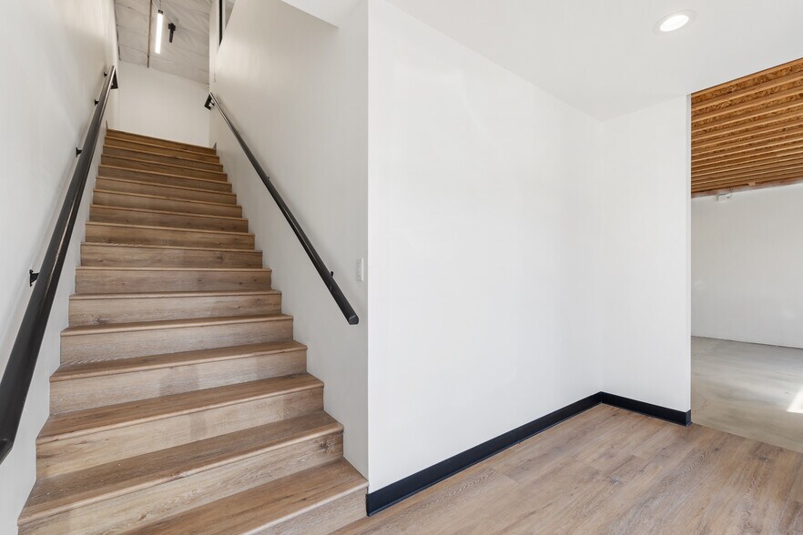 More Photos Of 5731 Palmer Way, Carlsbad Research And Development For Lease
