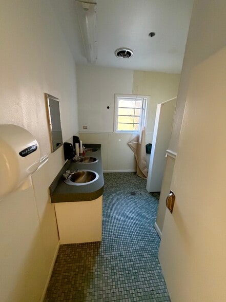 More Photos Of 7470 TX-154, Marshall Specialty For Sale