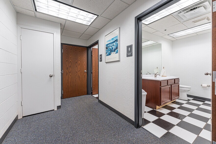 More Photos Of 1900 NE 36th St, Oklahoma City Office For Sale