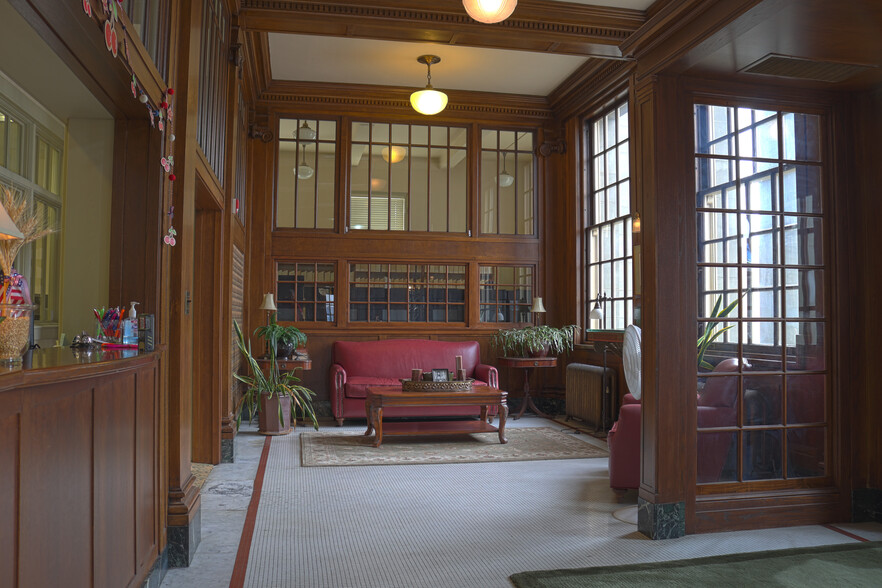 More Photos Of 100 W 2nd St, The Dalles Office For Lease