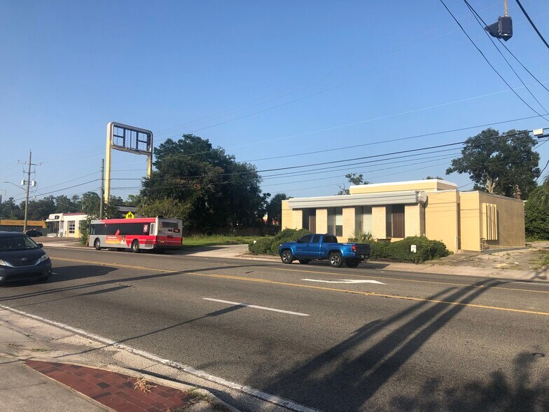 More Photos Of 1205 University Blvd N, Jacksonville Daycare Center For Sale