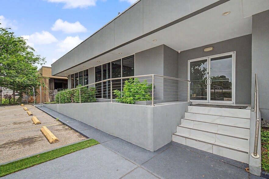 More Photos Of 6915 Antoine Dr, Houston Medical For Lease