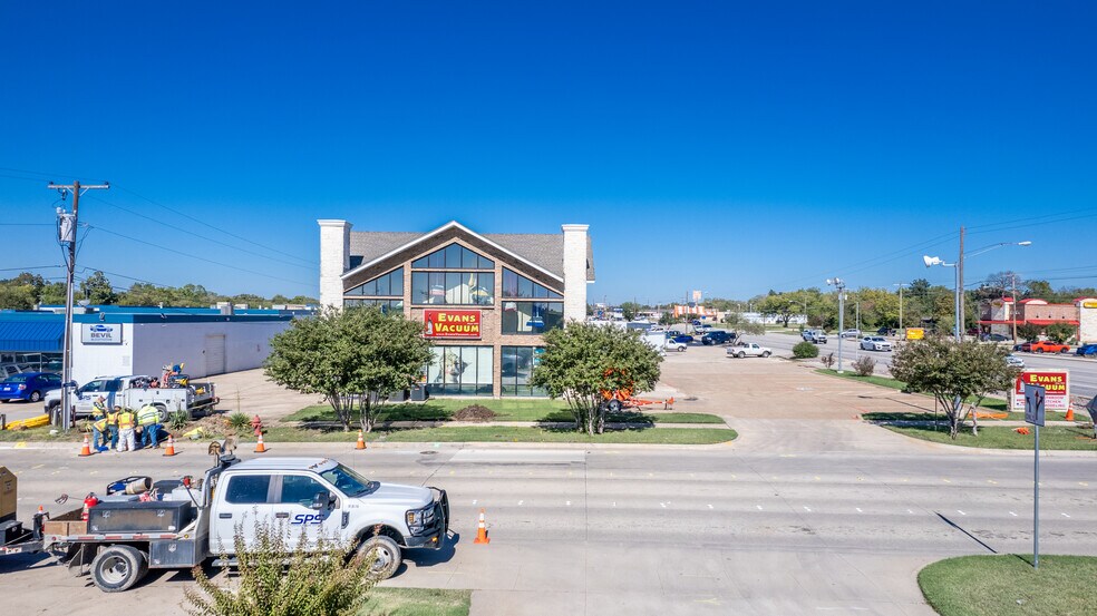 More Photos Of 5101 Davis Blvd, North Richland Hills Freestanding For Lease