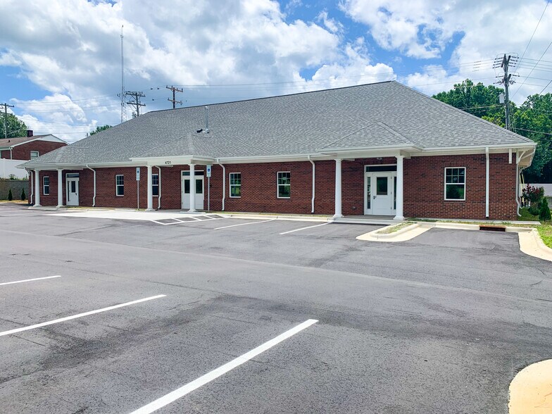 More Photos Of 4721 Country Club Rd, Winston-Salem Office For Lease
