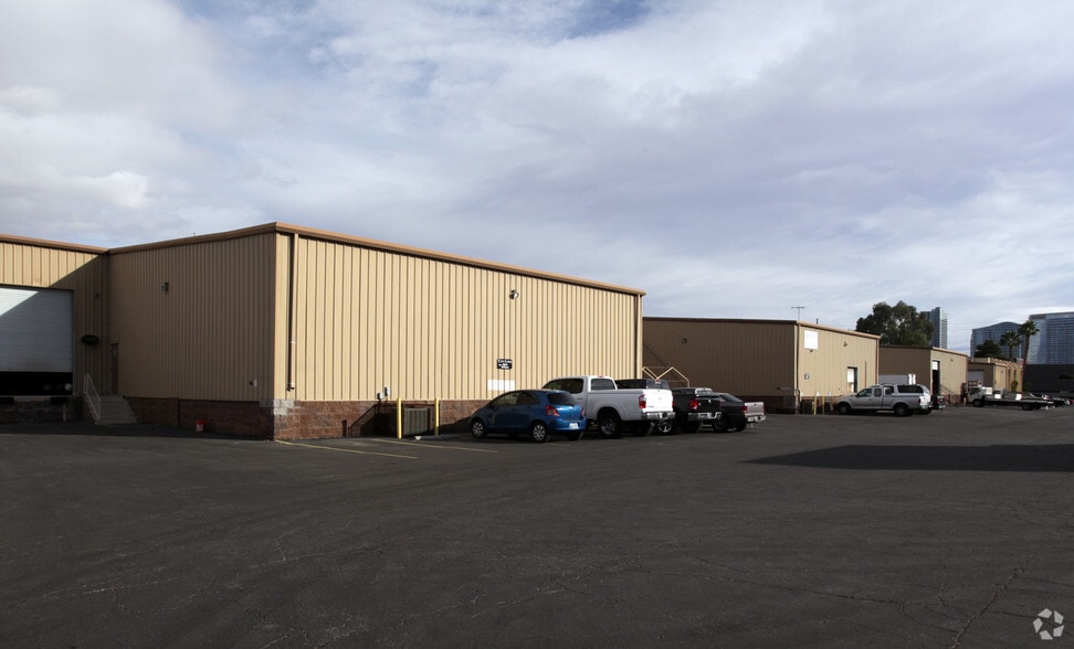 More Photos Of 4625-A Wynn Rd, Las Vegas Warehouse For Lease