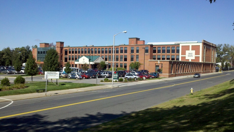 More Photos Of 3640 Main St, Springfield Medical For Lease