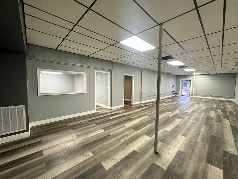 More Photos Of 6514-6516 N 40th St, Tampa Storefront Retail Office For Sale