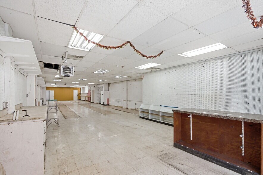 More Photos Of 7 New Main St, Haverstraw Storefront Retail Residential For Lease