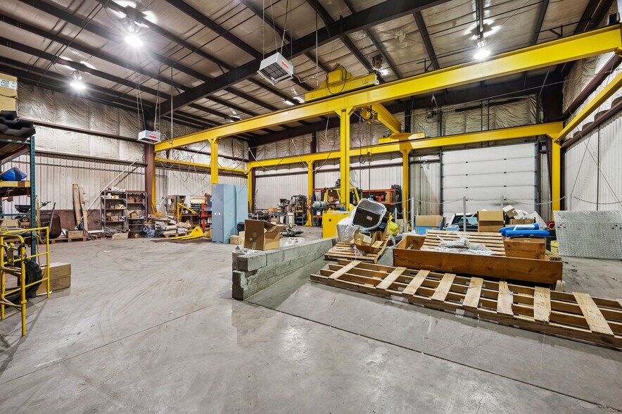 More Photos Of 921 Saw Mill Run Blvd, Pittsburgh Light Distribution For Sale