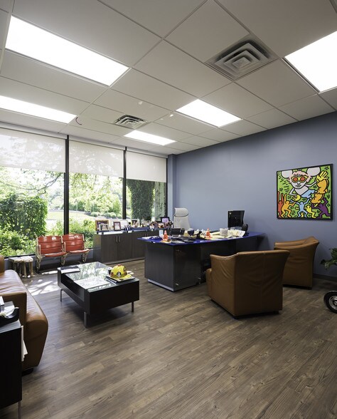 More Photos Of 135-175 Froehlich Farm Blvd, Woodbury Unknown For Lease