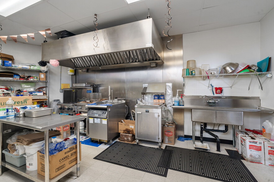 More Photos Of 402 Marine Dr, Port Angeles Service Station For Sale