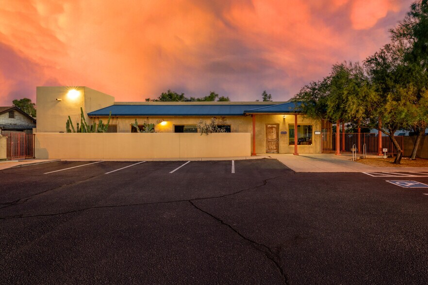 More Photos Of 3838 E Fort Lowell Rd, Tucson Medical For Sale