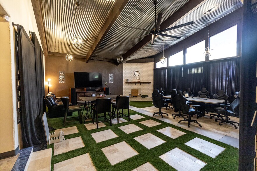 More Photos Of 2433-2439 E University Dr, Tempe Storefront Retail Office For Sale