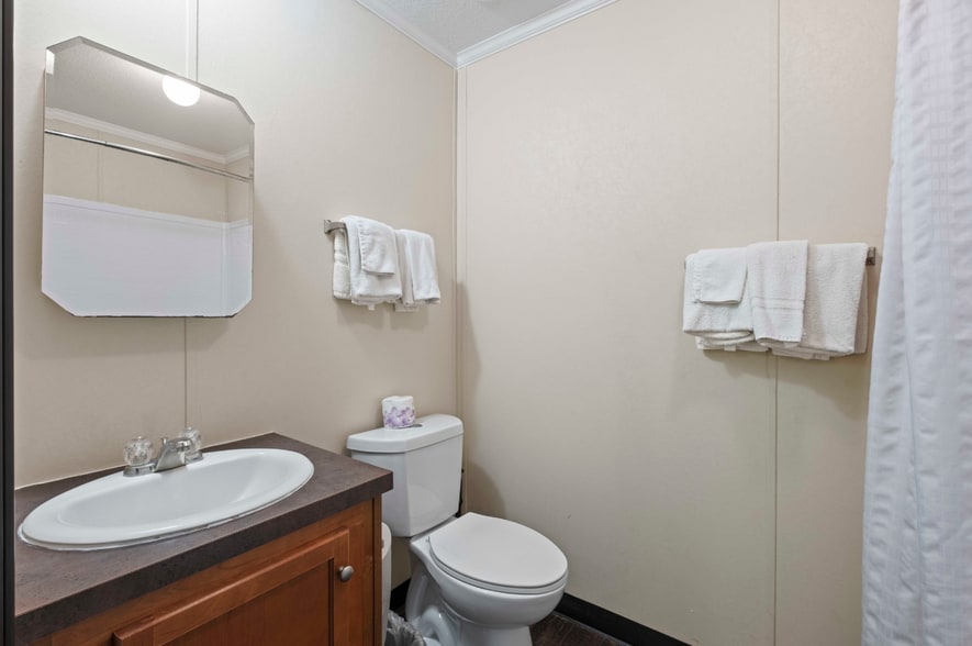 More Photos Of 100 W Taos St, Hobbs Hotel For Sale