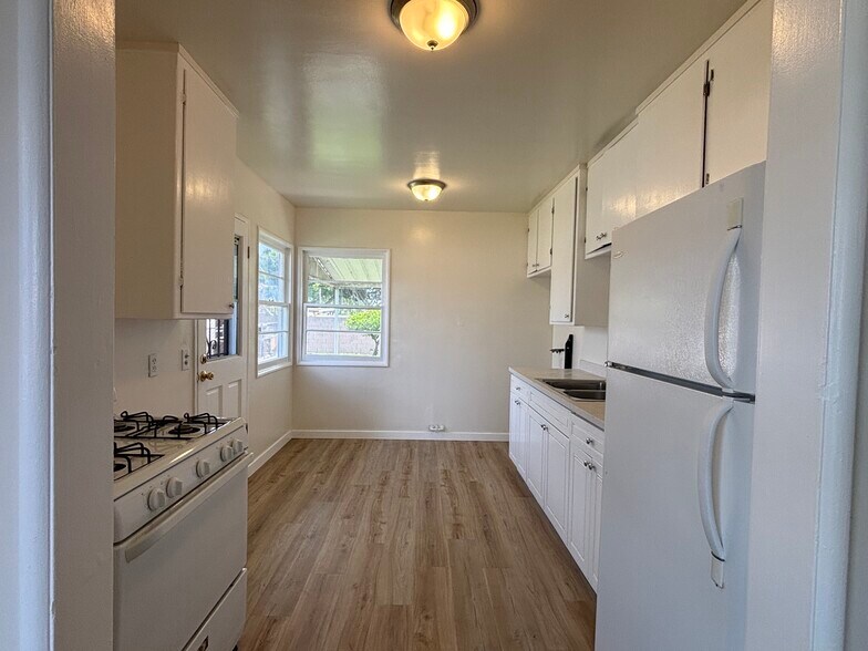More Photos Of 14522 Avis Ave, Lawndale Apartments For Sale