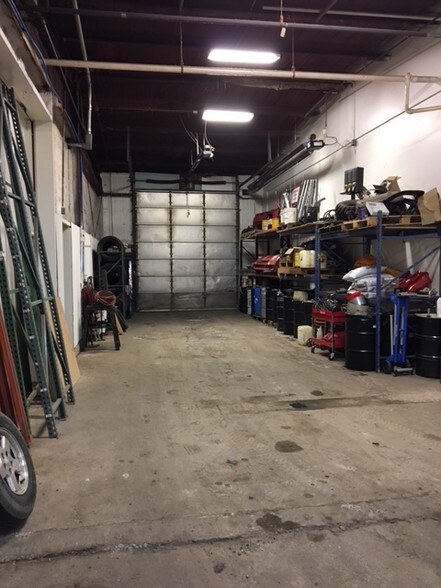 More Photos Of 5646 Maelou Dr, Hamburg Warehouse For Lease