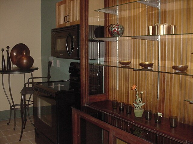 More Photos Of 212-214 Campbell Ave, Springfield Storefront Retail Office For Sale