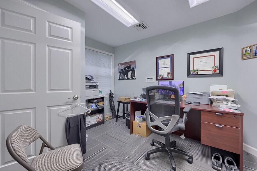 More Photos Of 250 N Reading Rd, Ephrata Office For Sale