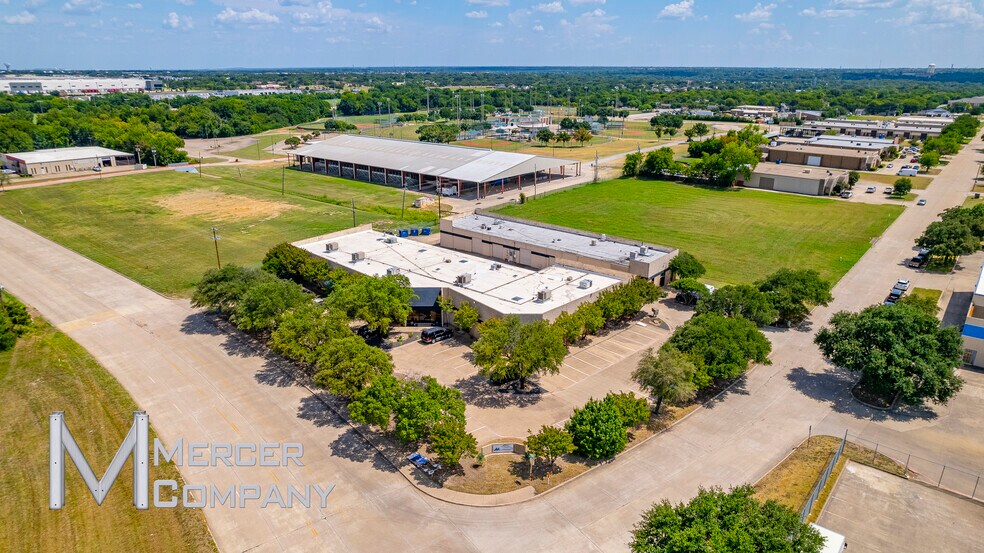 More Photos Of 400 Centre Park Blvd, DeSoto Light Manufacturing For Sale