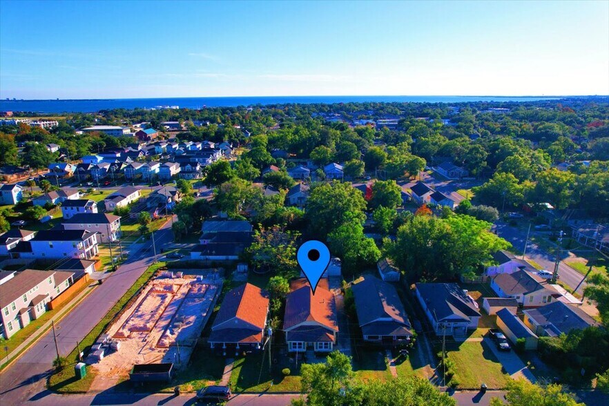 More Photos Of 1007 W Wright St, Pensacola Specialty For Sale