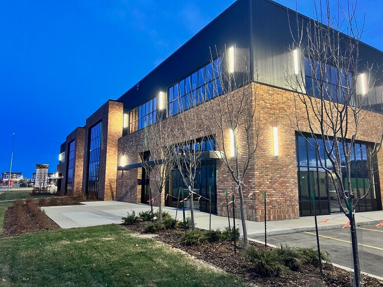 More Photos Of 895 Pembina Rd, Sherwood Park Storefront Retail Office For Sale