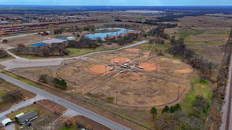 More Photos Of 400 W Martin Luther King Blvd, Duncan Sports And Entertainment For Sale